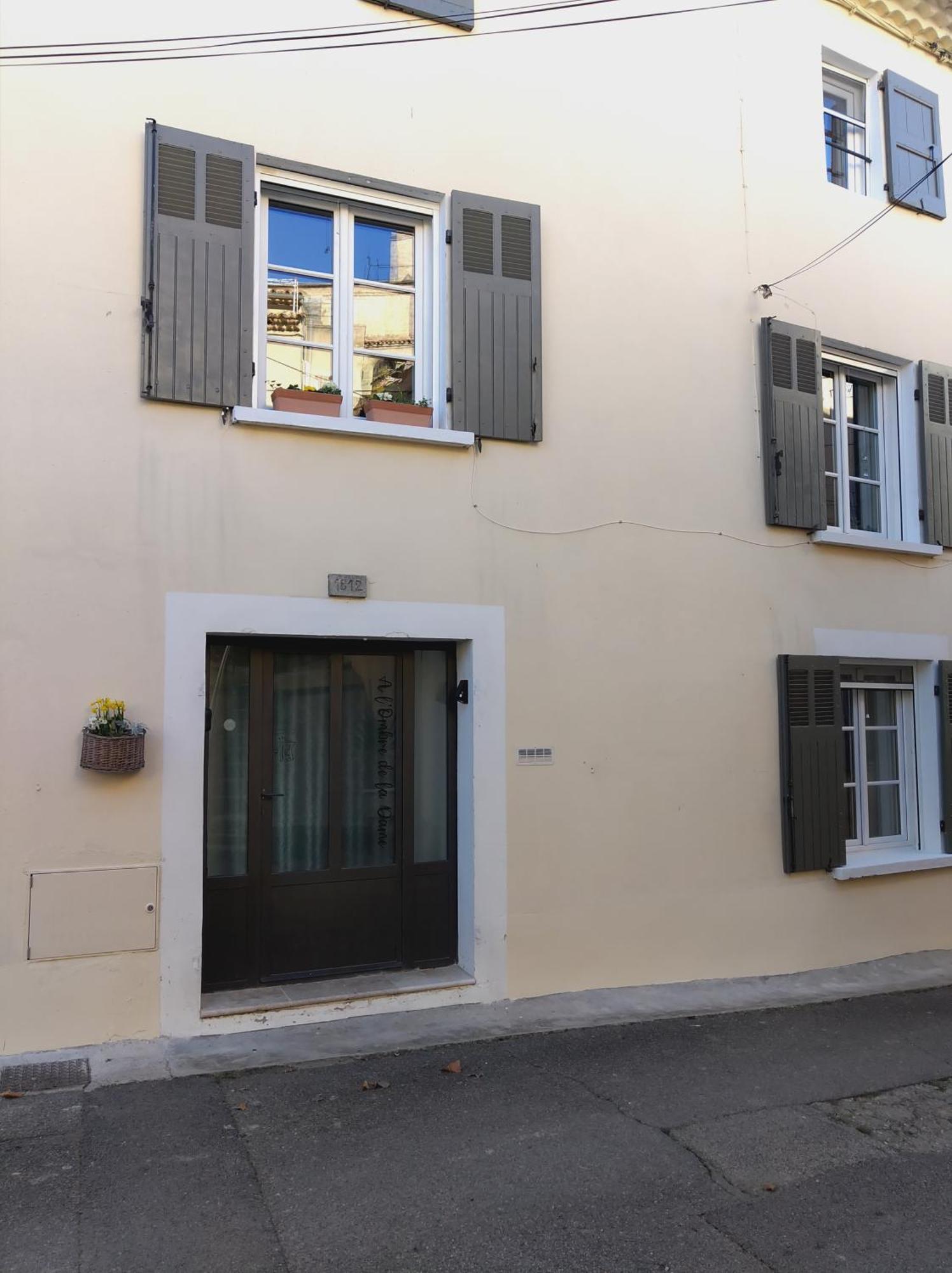 A L'ombre De La Dame Apartment