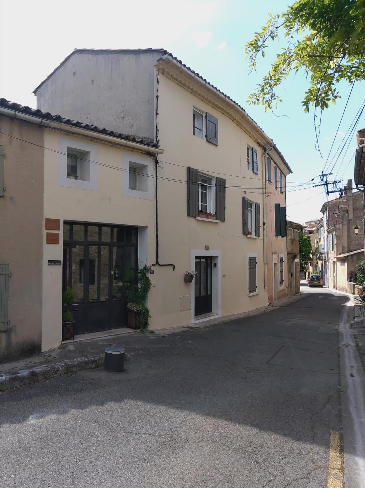 A L'ombre De La Dame Apartment