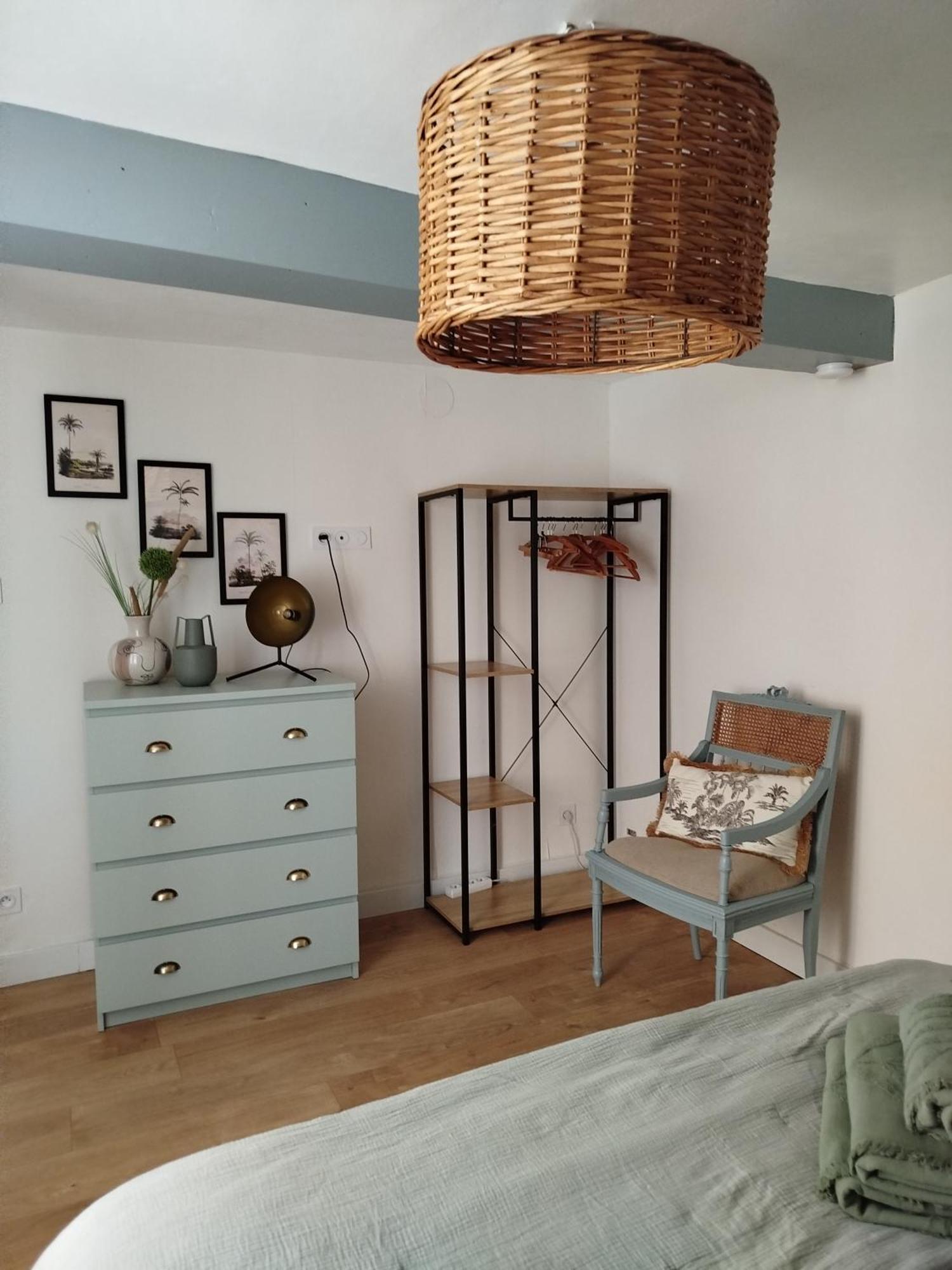 A L'ombre De La Dame Apartment
