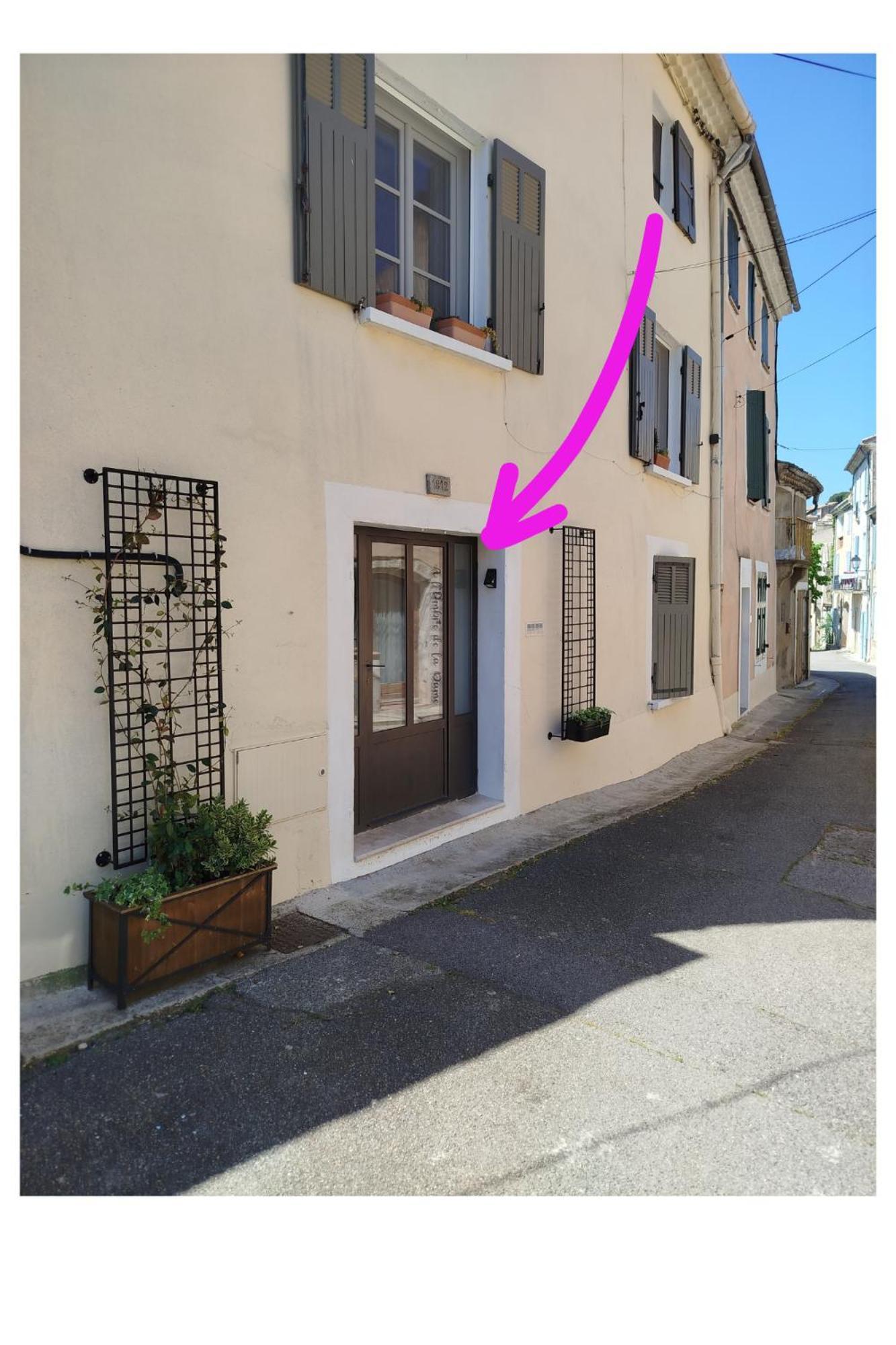 A L'ombre De La Dame Apartment