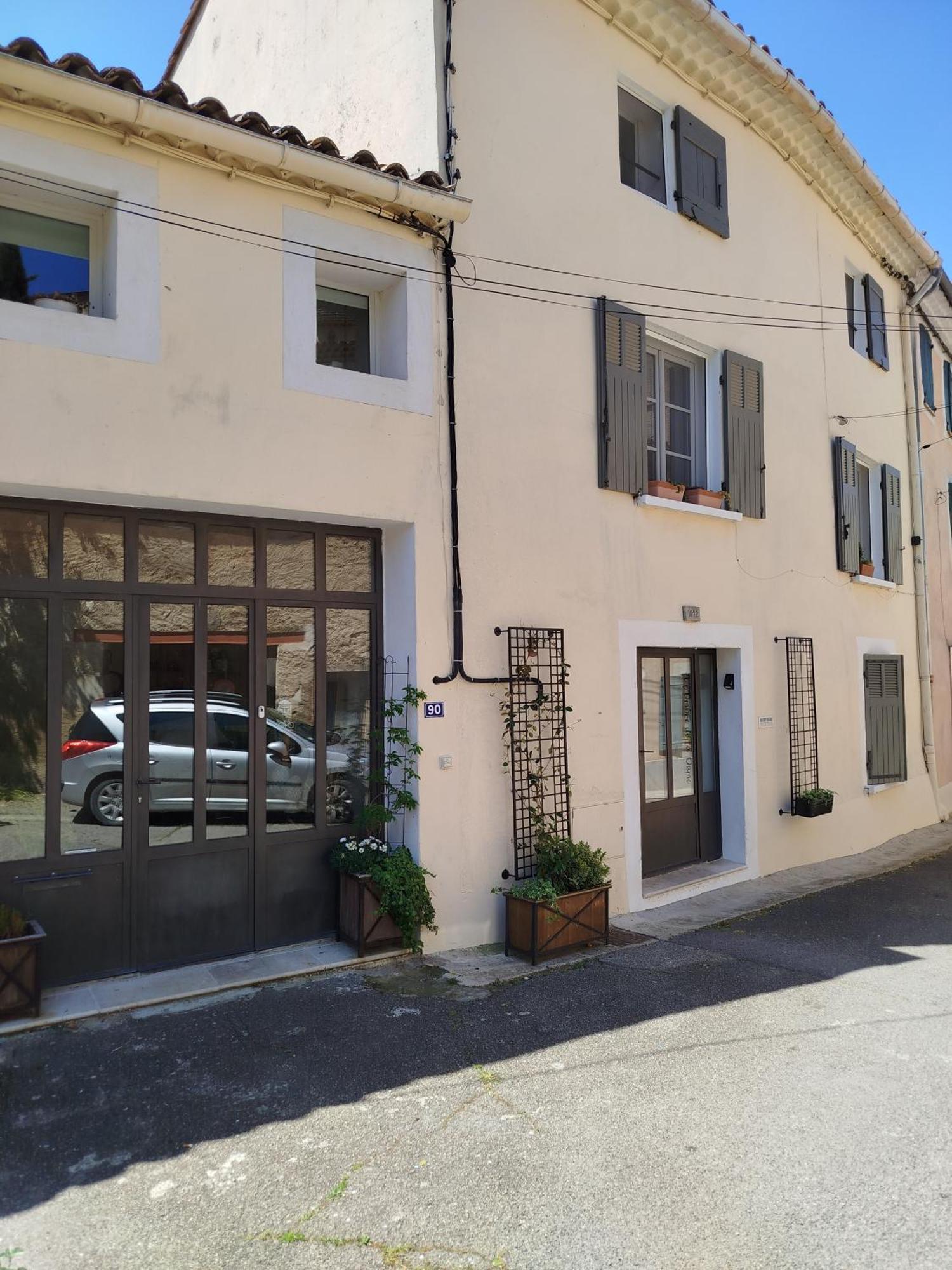 A L'ombre De La Dame Apartment *